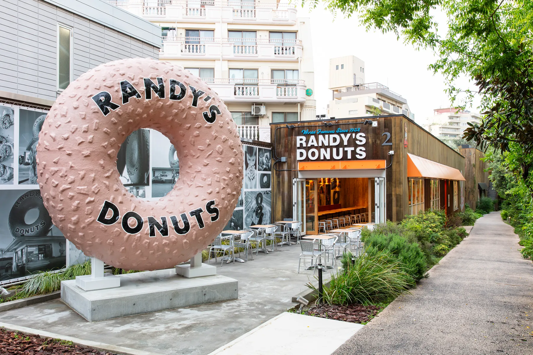 Randy's Donuts 1